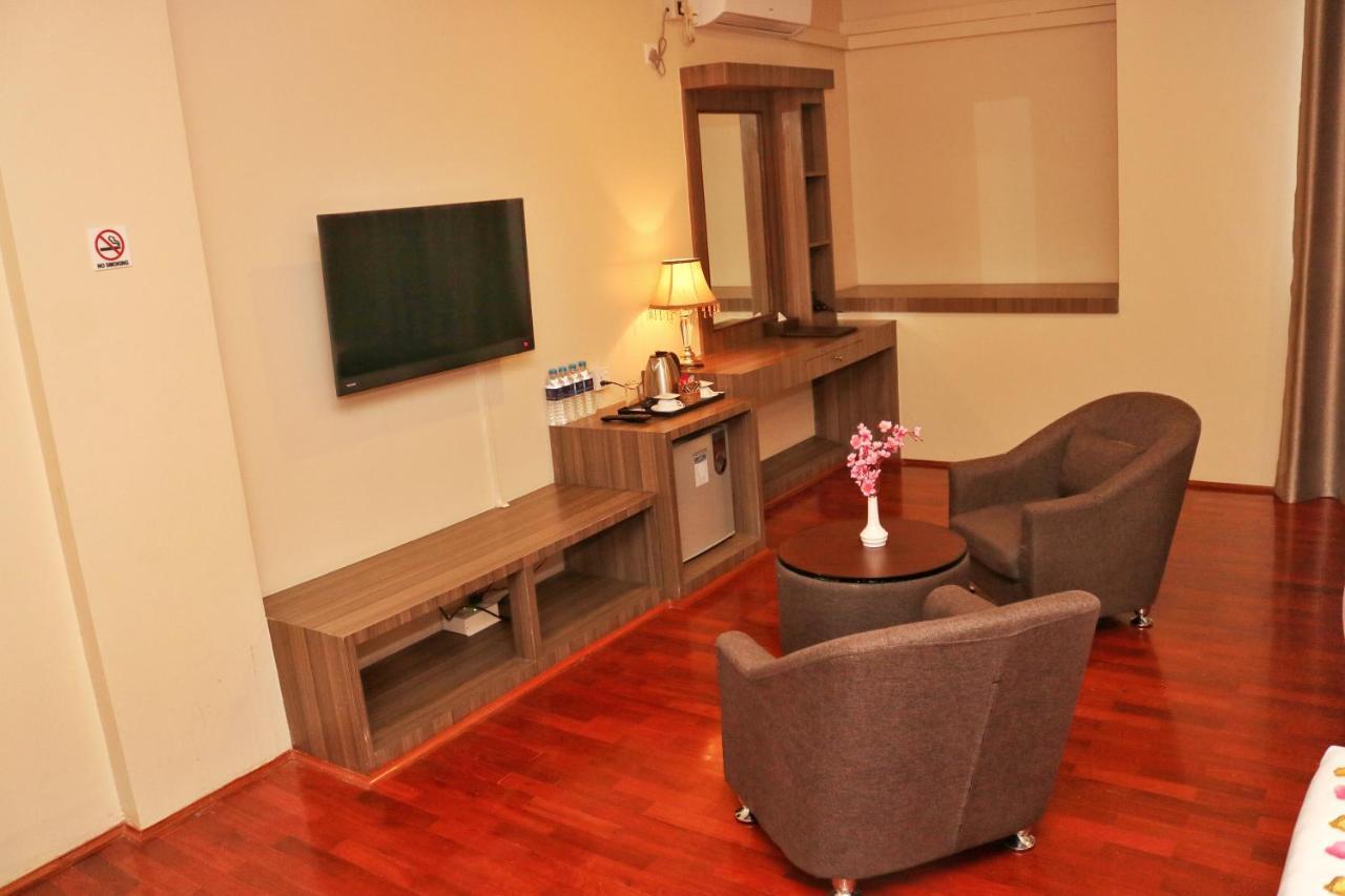 Hotel Htein Thar Таунджи Екстер'єр фото